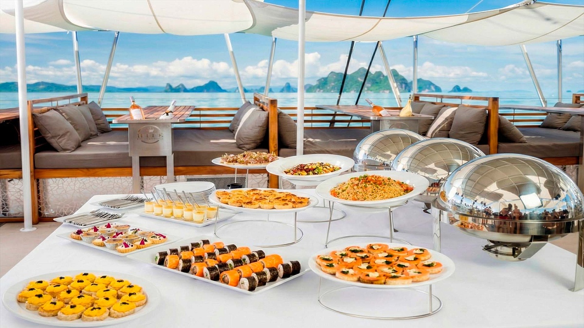 Аренда Party Catamaran 74ft на Пхукете
